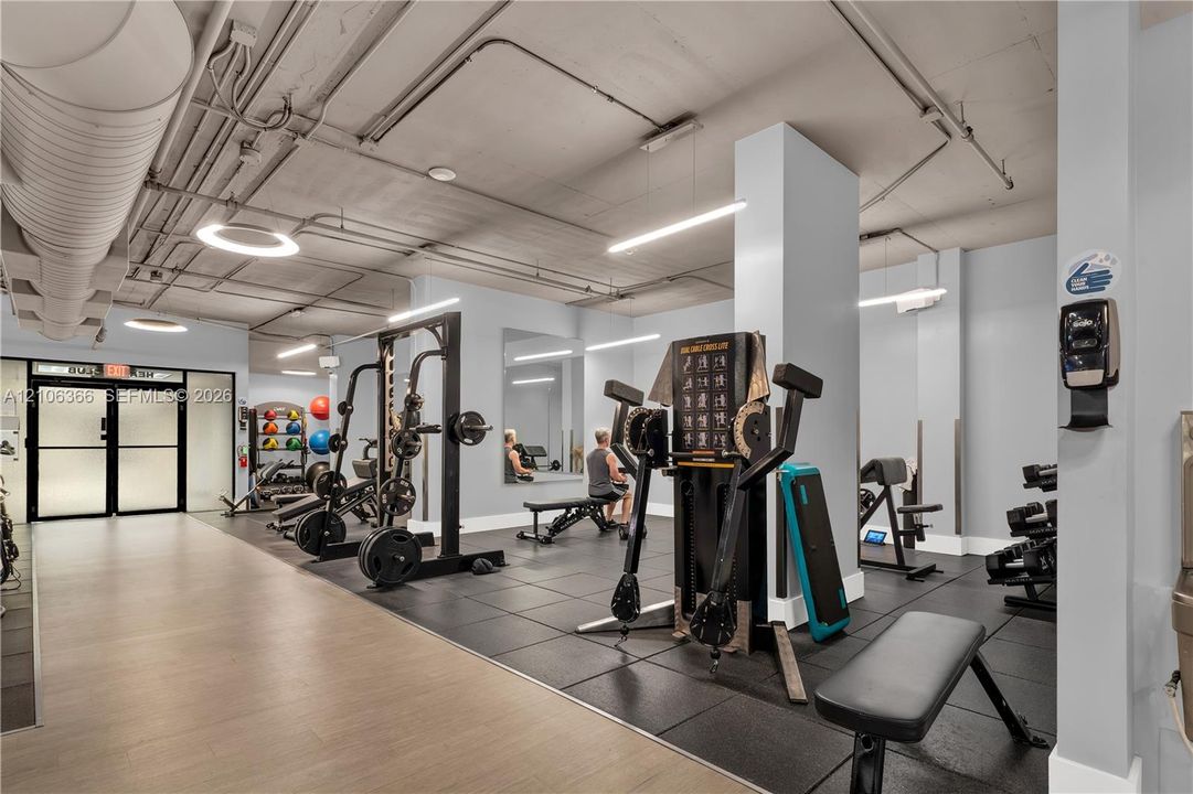 For Sale: $430,000 (1 beds, 1 baths, 868 Square Feet)