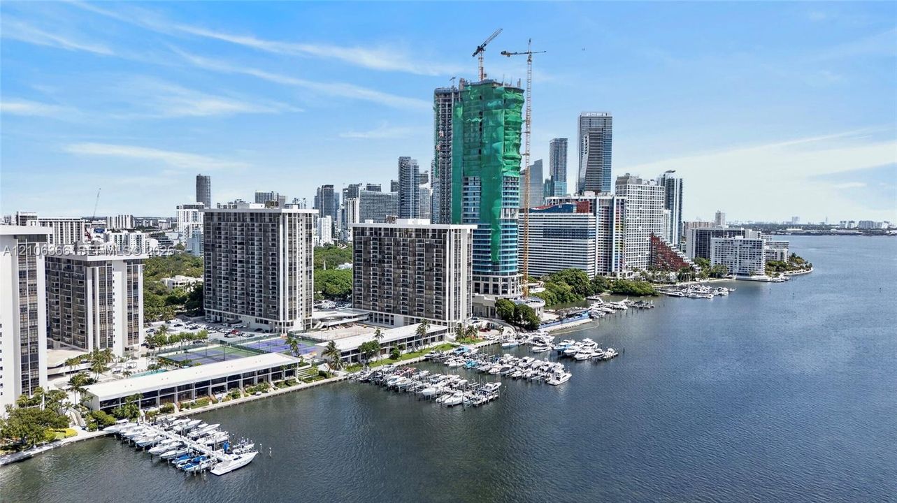 For Sale: $430,000 (1 beds, 1 baths, 868 Square Feet)