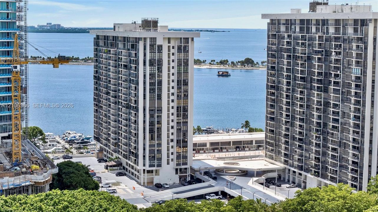 For Sale: $430,000 (1 beds, 1 baths, 868 Square Feet)