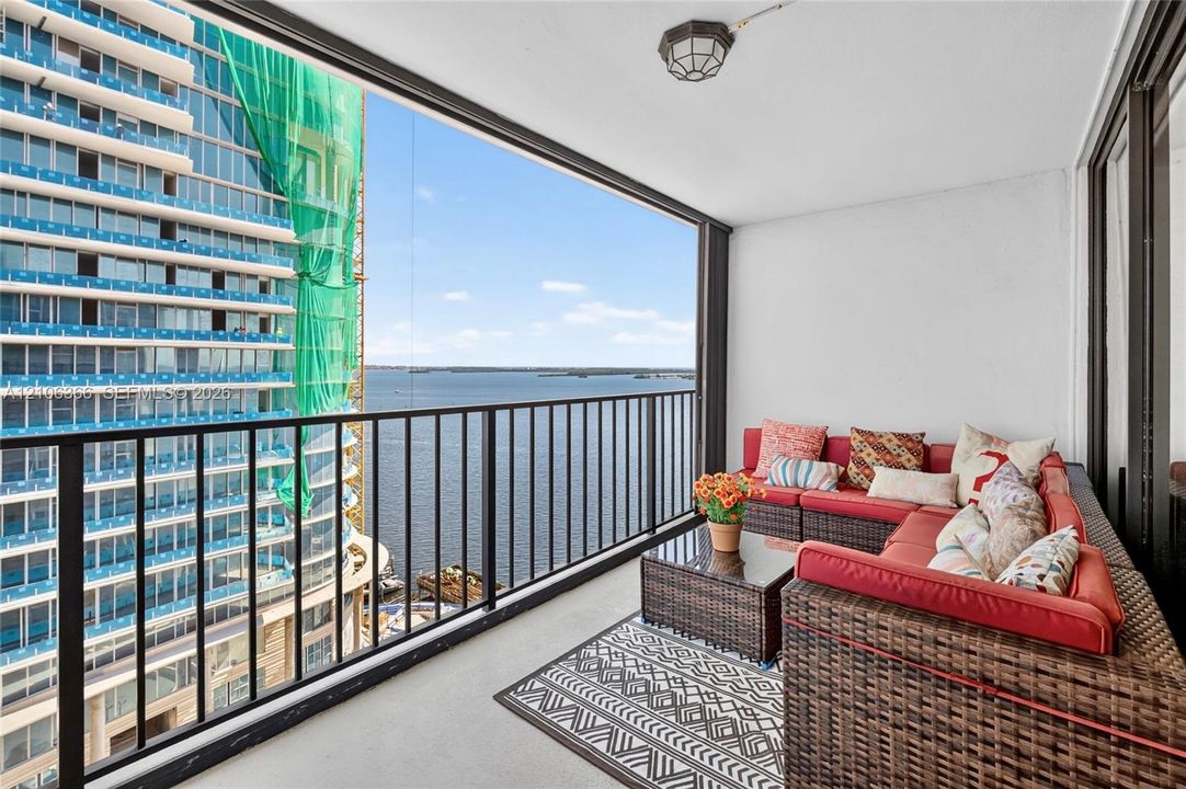 For Sale: $430,000 (1 beds, 1 baths, 868 Square Feet)