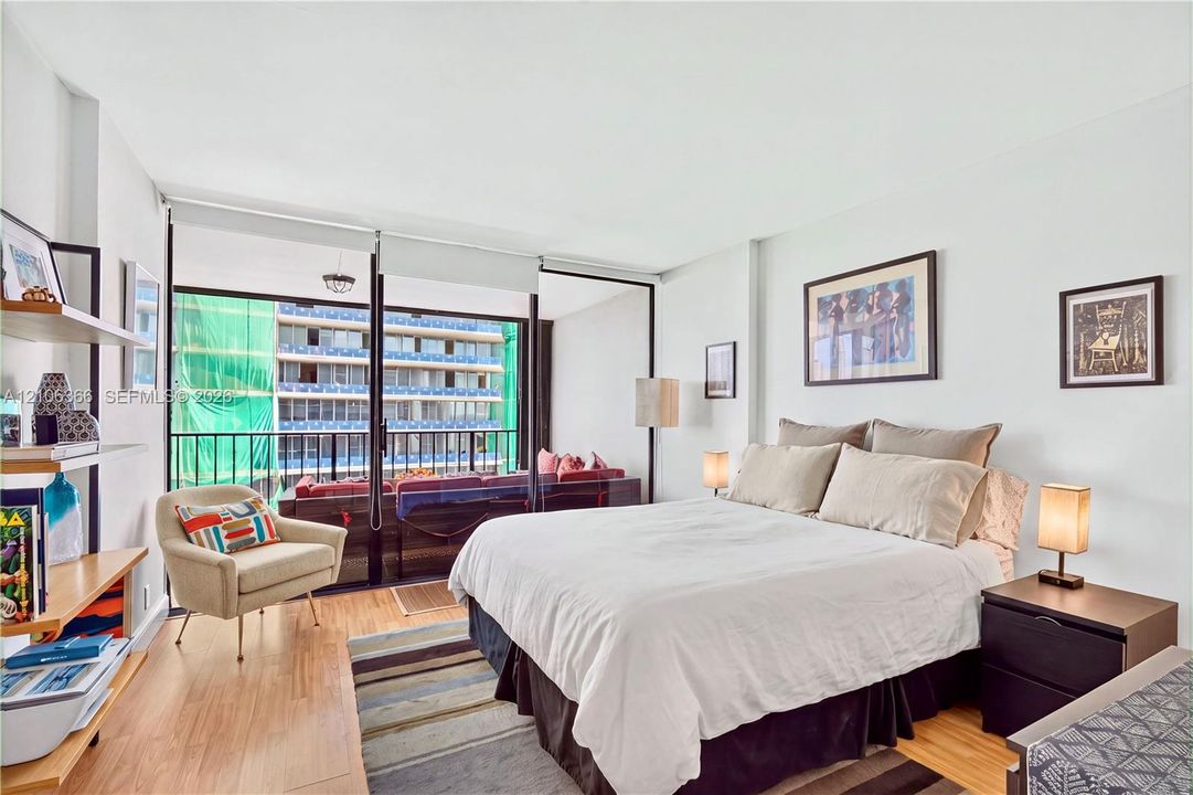 For Sale: $430,000 (1 beds, 1 baths, 868 Square Feet)