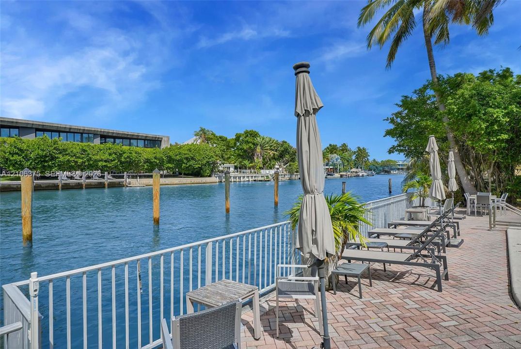 For Rent: $4,650 (2 beds, 2 baths, 1250 Square Feet)