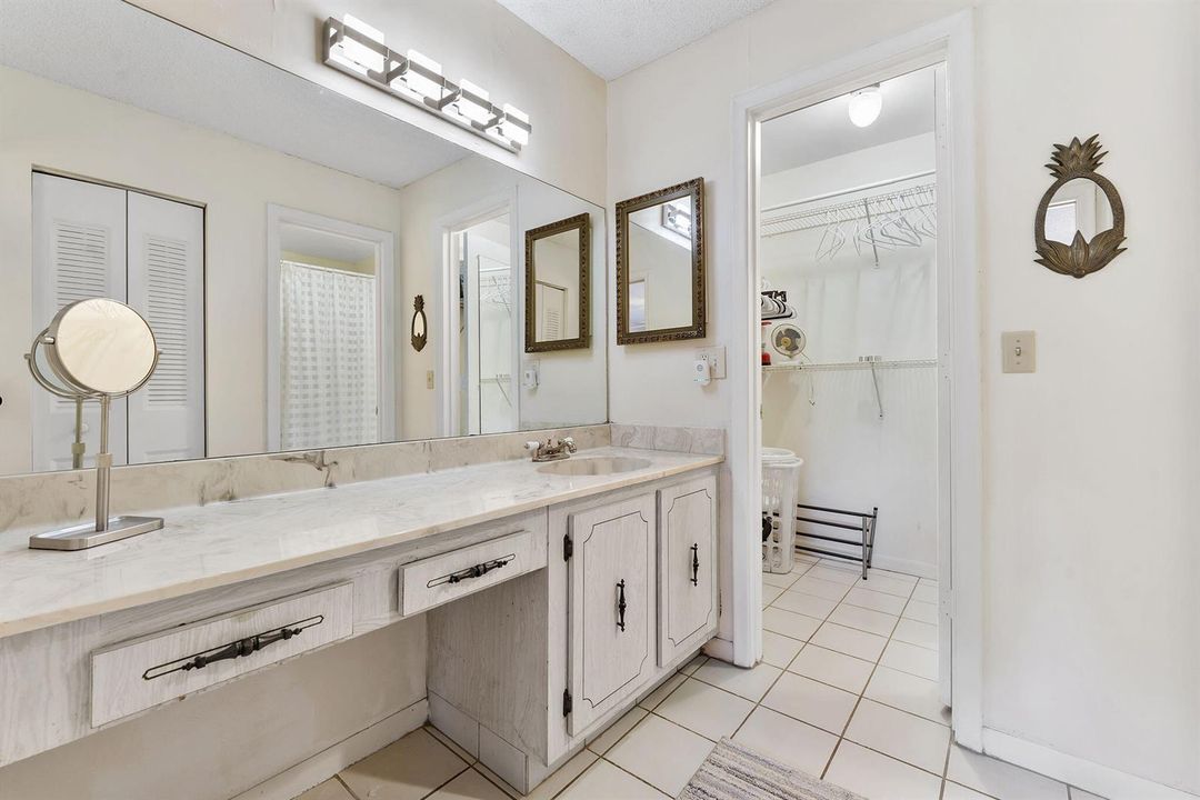 closet & vanity