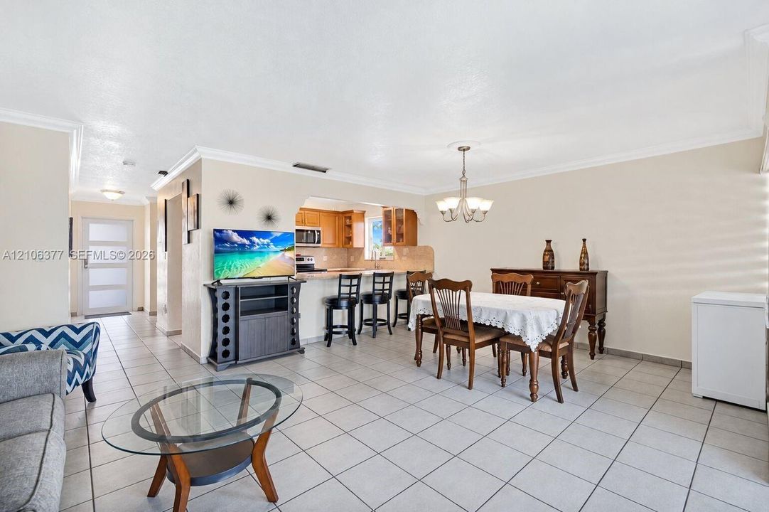 For Sale: $607,000 (3 beds, 3 baths, 1441 Square Feet)
