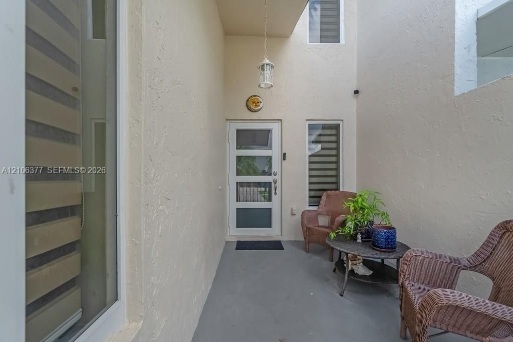 For Sale: $607,000 (3 beds, 3 baths, 1441 Square Feet)