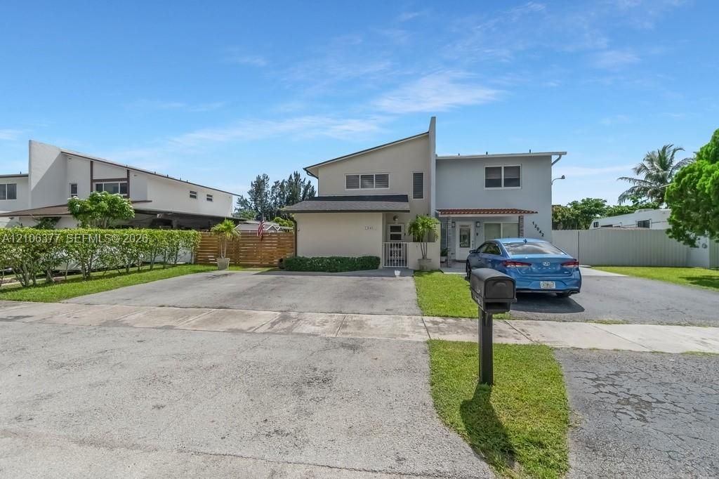 For Sale: $607,000 (3 beds, 3 baths, 1441 Square Feet)