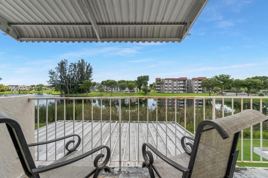 For Sale: $607,000 (3 beds, 3 baths, 1441 Square Feet)
