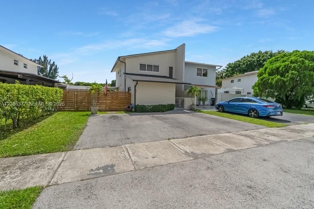 For Sale: $607,000 (3 beds, 3 baths, 1441 Square Feet)