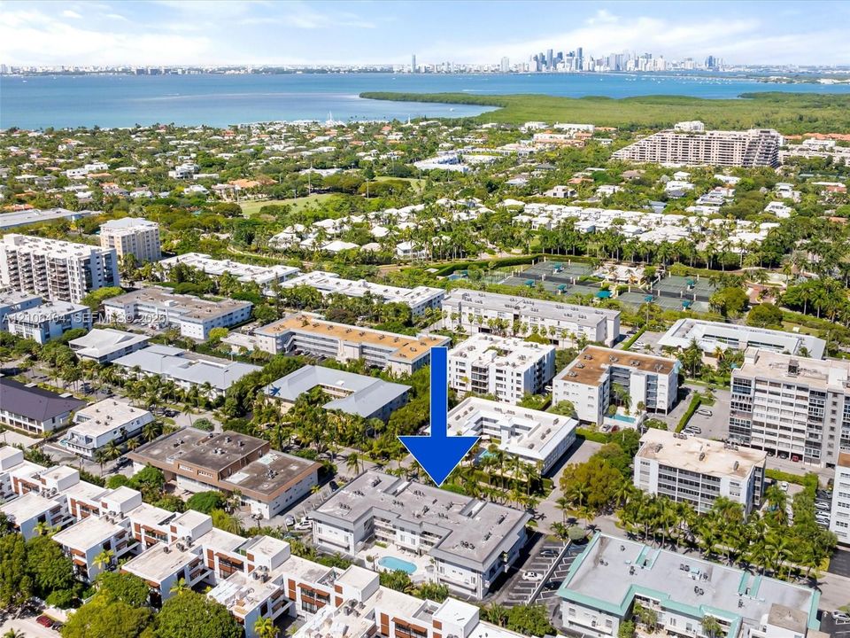For Sale: $539,000 (1 beds, 1 baths, 679 Square Feet)