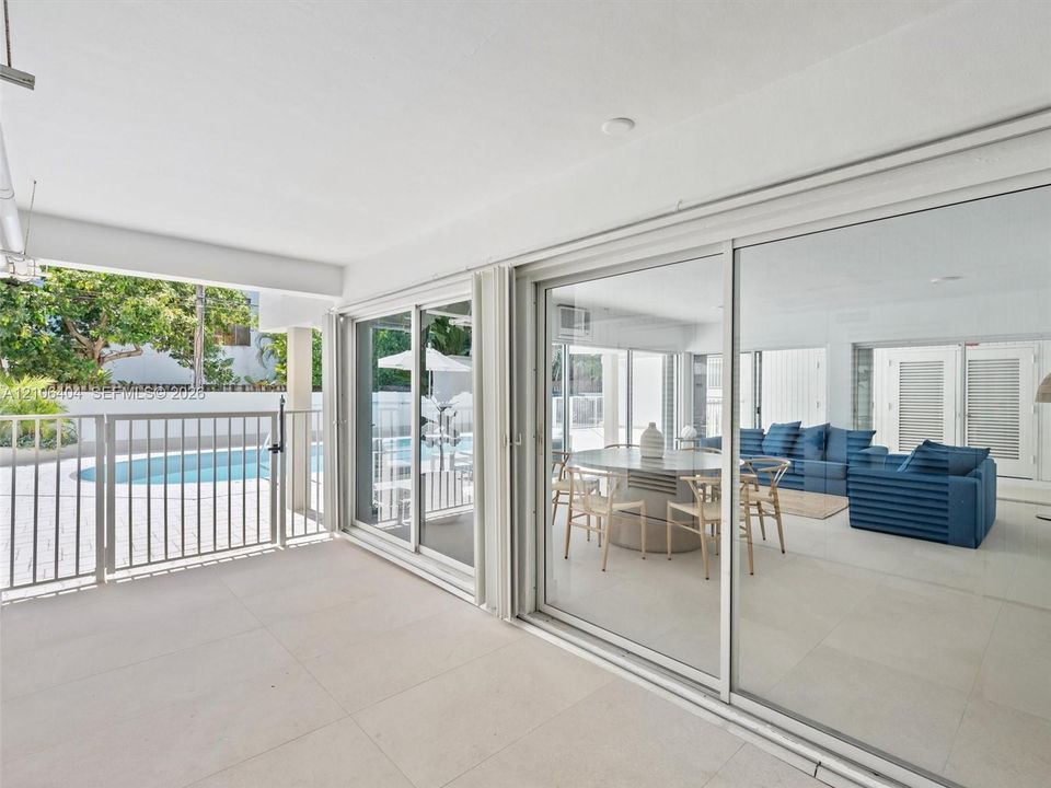 For Sale: $539,000 (1 beds, 1 baths, 679 Square Feet)