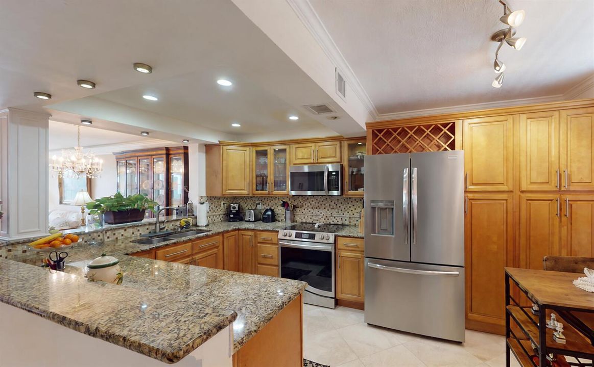 Clean, magnet-free refrigerator doors