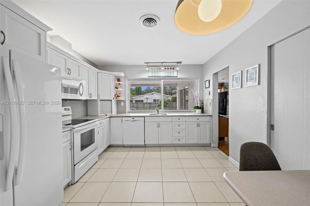На продажу: $795,000 (4 спален, 2 ванн, 1931 Квадратных фут)