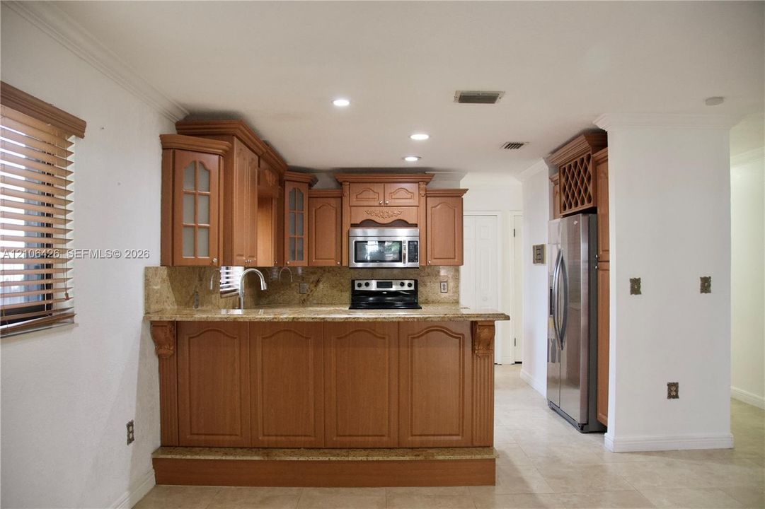 En Venta: $669,000 (3 camas, 2 baños, 1915 Pies cuadrados)