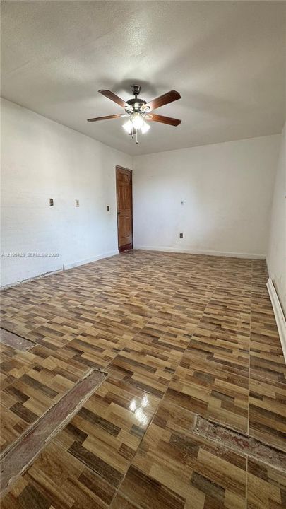 En Venta: $669,000 (3 camas, 2 baños, 1915 Pies cuadrados)