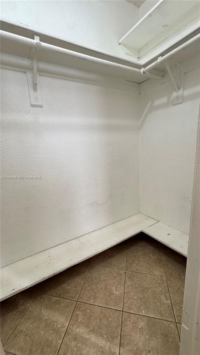 En Venta: $669,000 (3 camas, 2 baños, 1915 Pies cuadrados)
