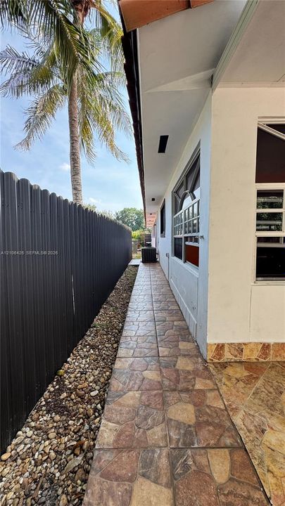 En Venta: $669,000 (3 camas, 2 baños, 1915 Pies cuadrados)