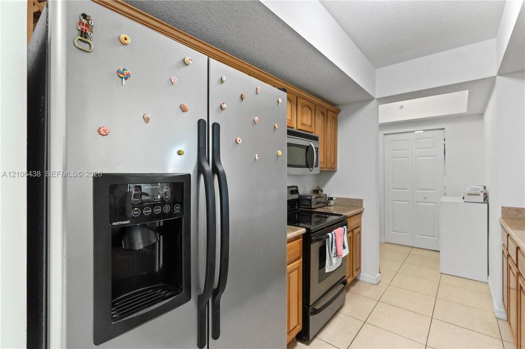 For Sale: $340,000 (1 beds, 1 baths, 744 Square Feet)