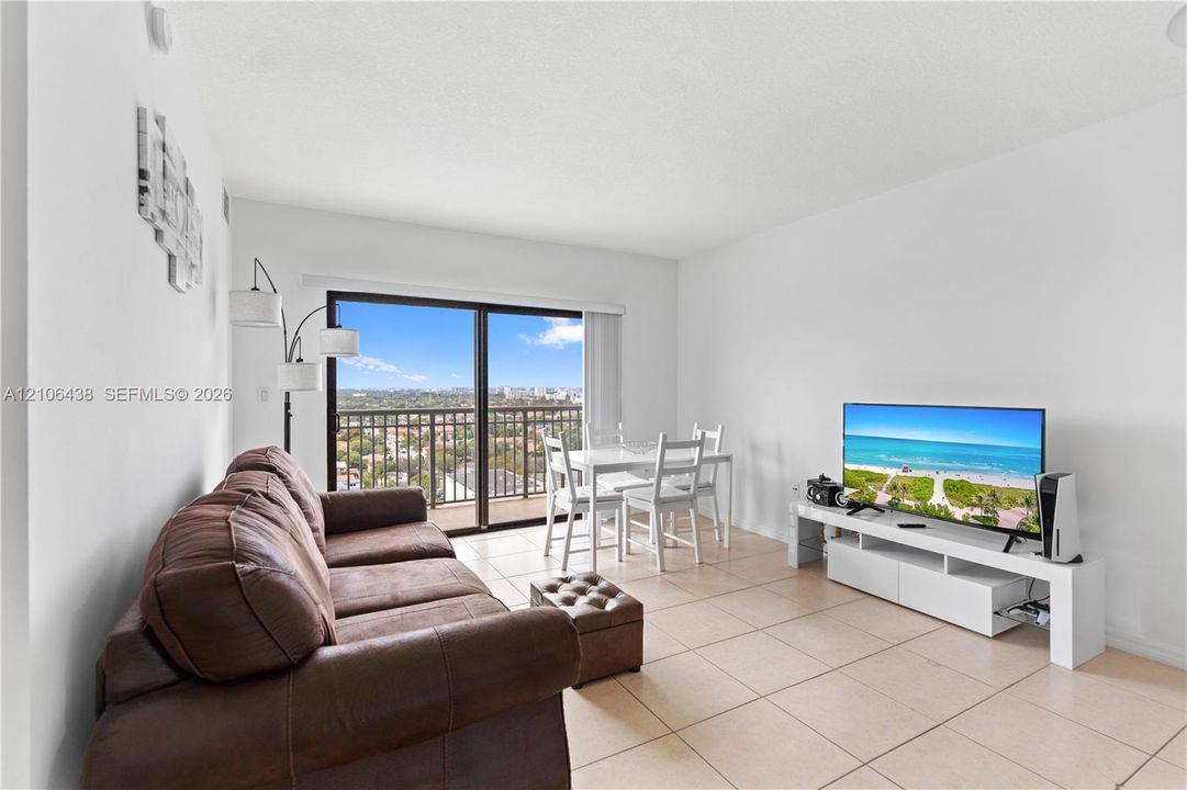 For Sale: $340,000 (1 beds, 1 baths, 744 Square Feet)