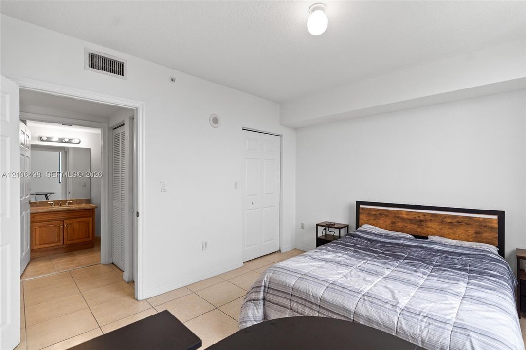 For Sale: $340,000 (1 beds, 1 baths, 744 Square Feet)