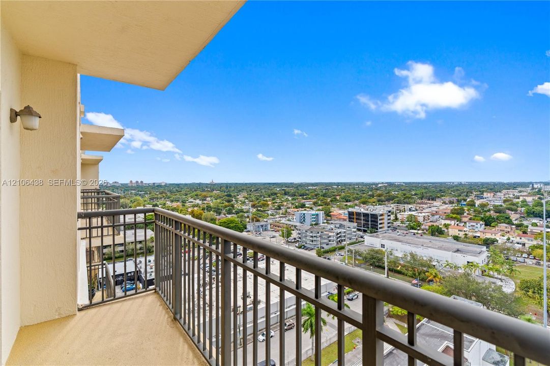 For Sale: $340,000 (1 beds, 1 baths, 744 Square Feet)
