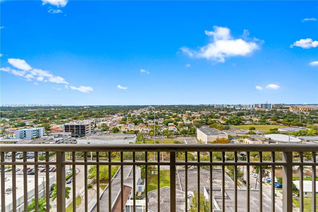 For Sale: $340,000 (1 beds, 1 baths, 744 Square Feet)