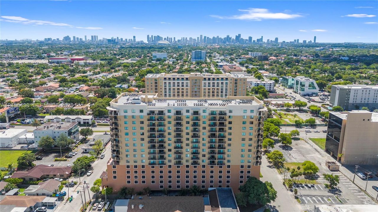 For Sale: $340,000 (1 beds, 1 baths, 744 Square Feet)