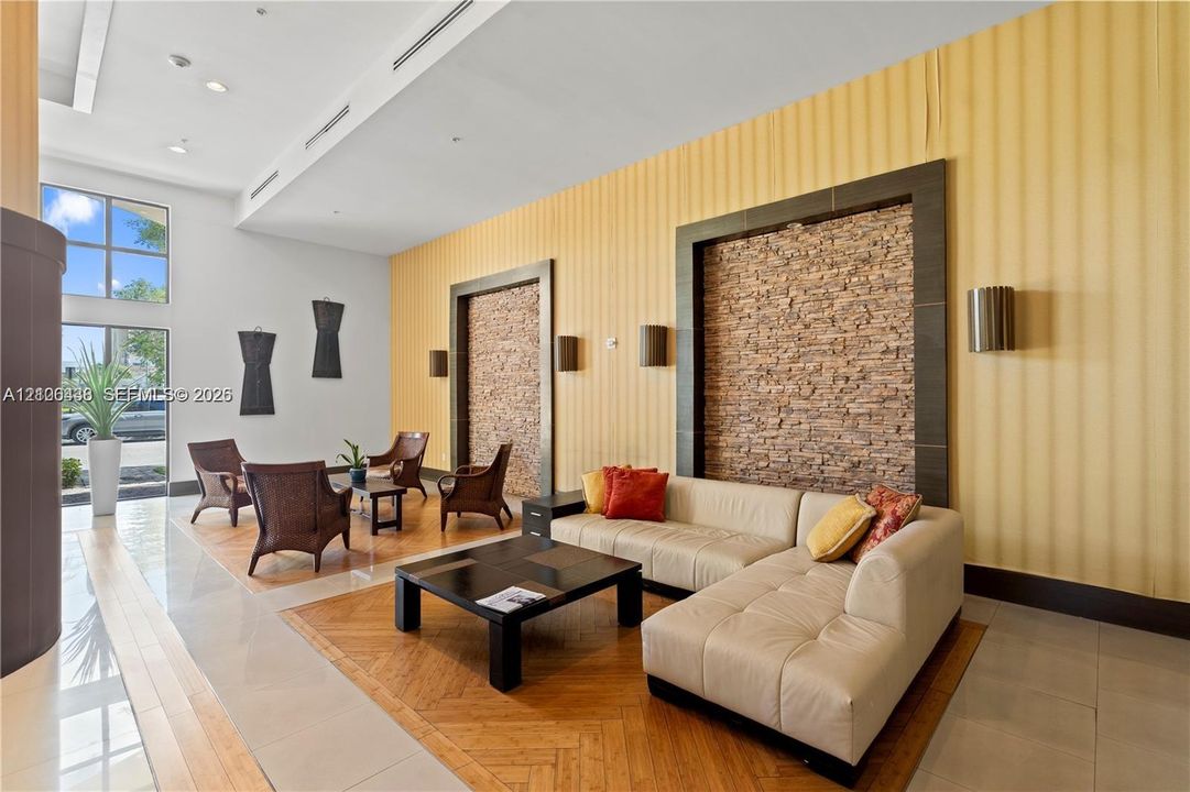 For Sale: $340,000 (1 beds, 1 baths, 744 Square Feet)