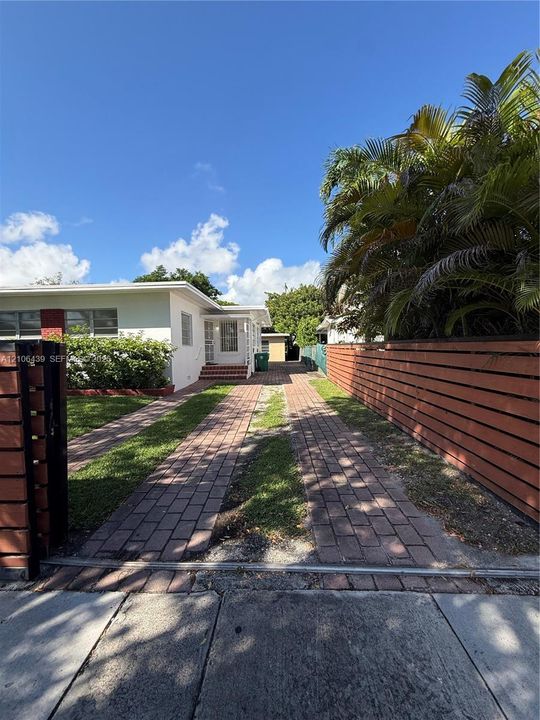 For Rent: $4,750 (3 beds, 2 baths, 2132 Square Feet)