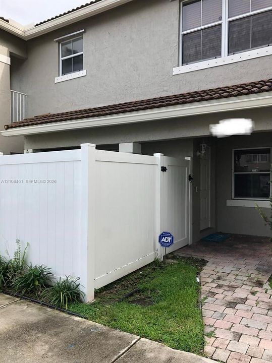 For Rent: $2,700 (2 beds, 2 baths, 1153 Square Feet)