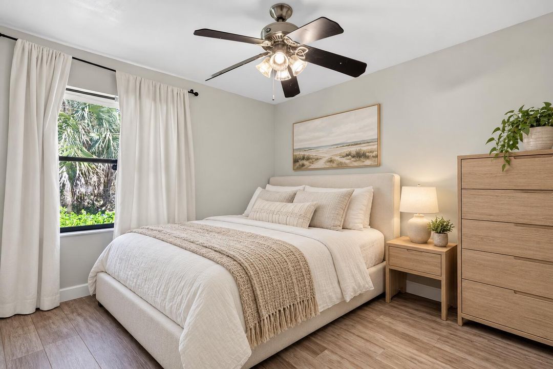 Contemporary cream and oak bedroom-2