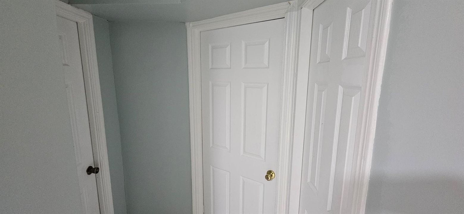 1000221989