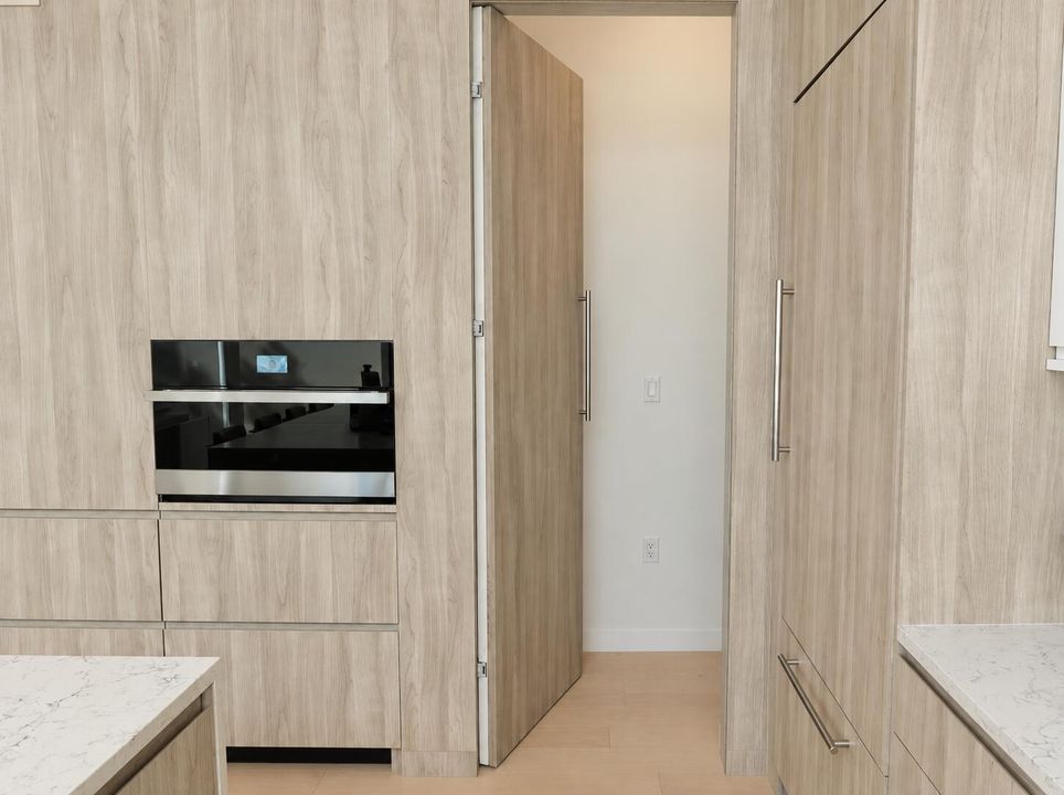 Walk-in Pantry