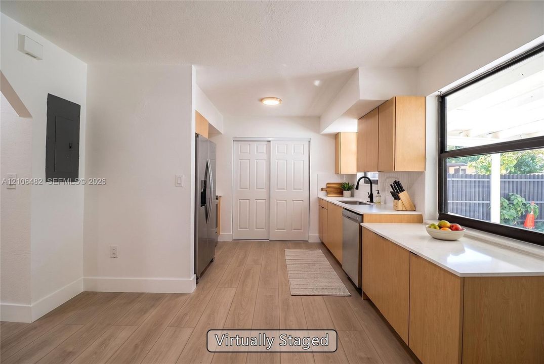 En Venta: $575,000 (4 camas, 3 baños, 1444 Pies cuadrados)