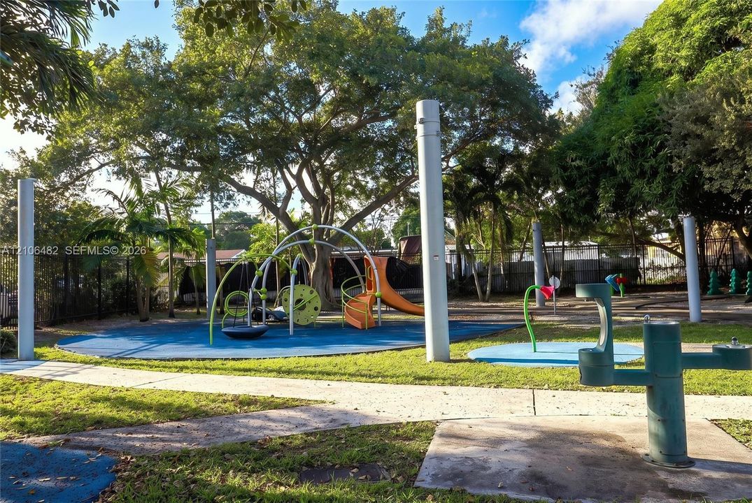 For Sale: $575,000 (4 beds, 3 baths, 1444 Square Feet)