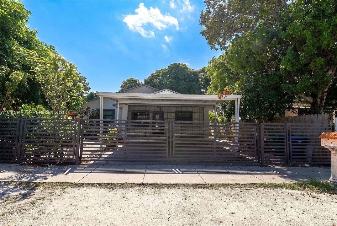 En Venta: $575,000 (4 camas, 3 baños, 1444 Pies cuadrados)