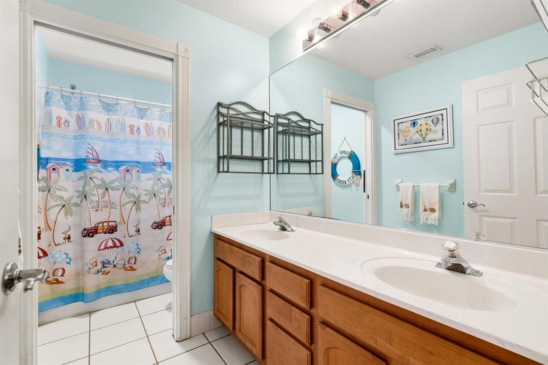 upstairs bedroom bath