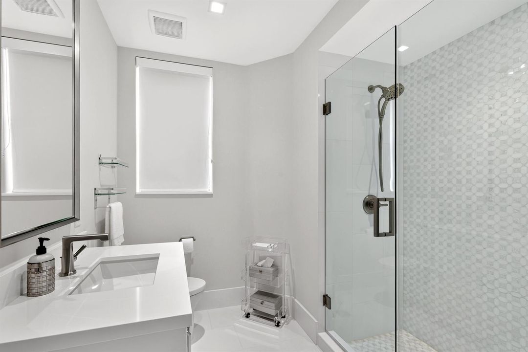 Guest Suite Bath 1