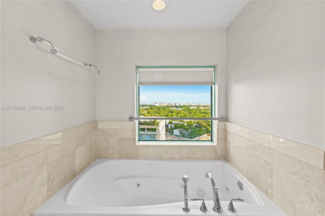 For Sale: $2,150,000 (2 beds, 2 baths, 1581 Square Feet)