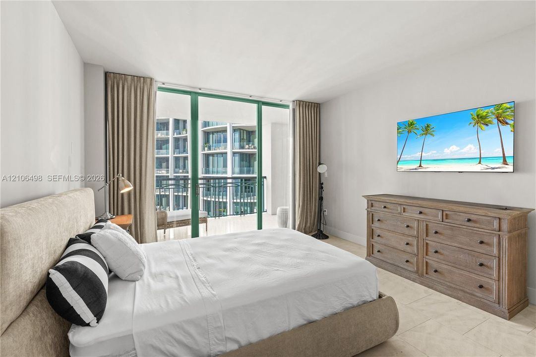 For Sale: $2,150,000 (2 beds, 2 baths, 1581 Square Feet)