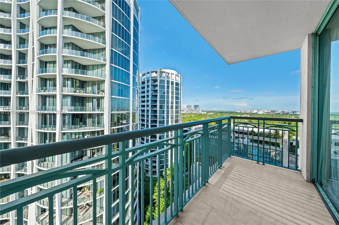 For Sale: $2,150,000 (2 beds, 2 baths, 1581 Square Feet)