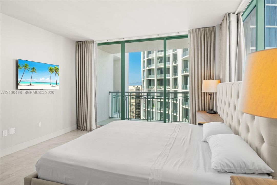 For Sale: $2,150,000 (2 beds, 2 baths, 1581 Square Feet)