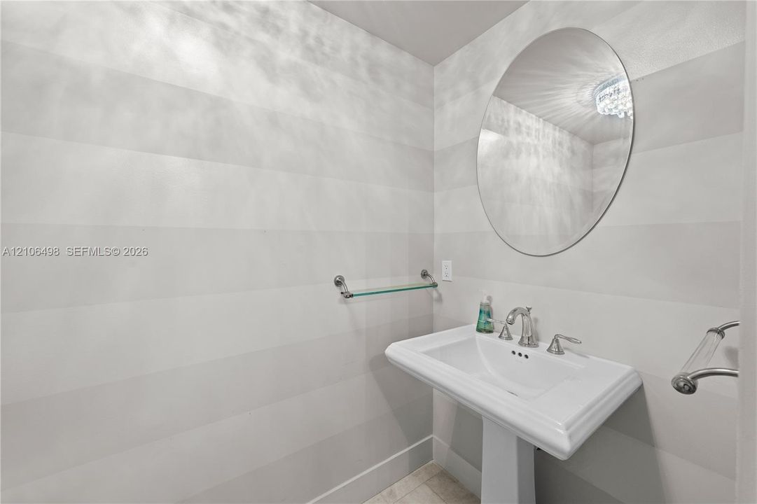 For Sale: $2,150,000 (2 beds, 2 baths, 1581 Square Feet)