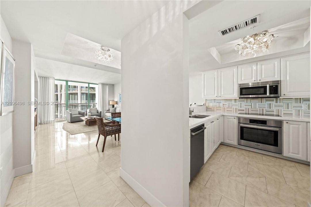 For Sale: $2,150,000 (2 beds, 2 baths, 1581 Square Feet)