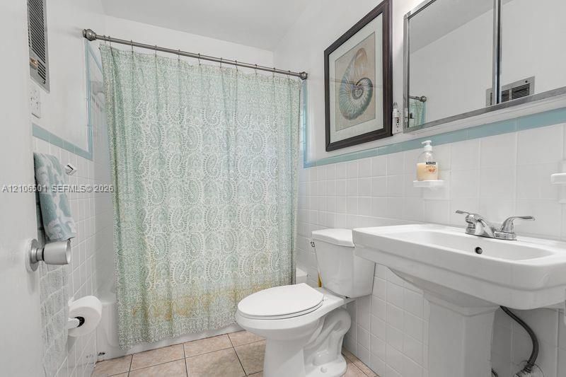 For Rent: $2,900 (1 beds, 1 baths, 750 Square Feet)