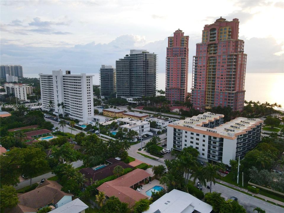 For Rent: $2,900 (1 beds, 1 baths, 750 Square Feet)