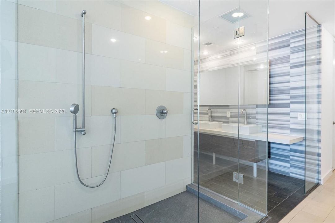 В аренду: $6,250 (1 спален, 1 ванн, 1695 Квадратных фут)