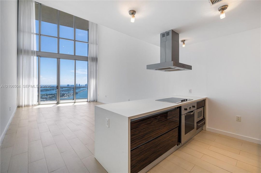 В аренду: $6,250 (1 спален, 1 ванн, 1695 Квадратных фут)