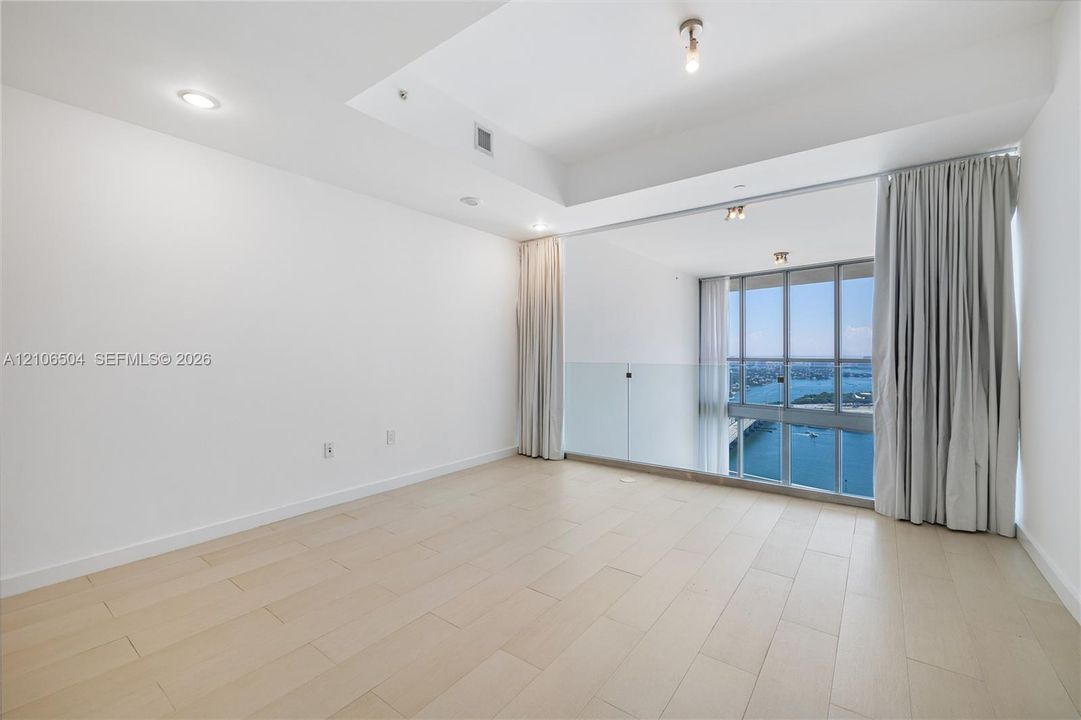 В аренду: $6,250 (1 спален, 1 ванн, 1695 Квадратных фут)