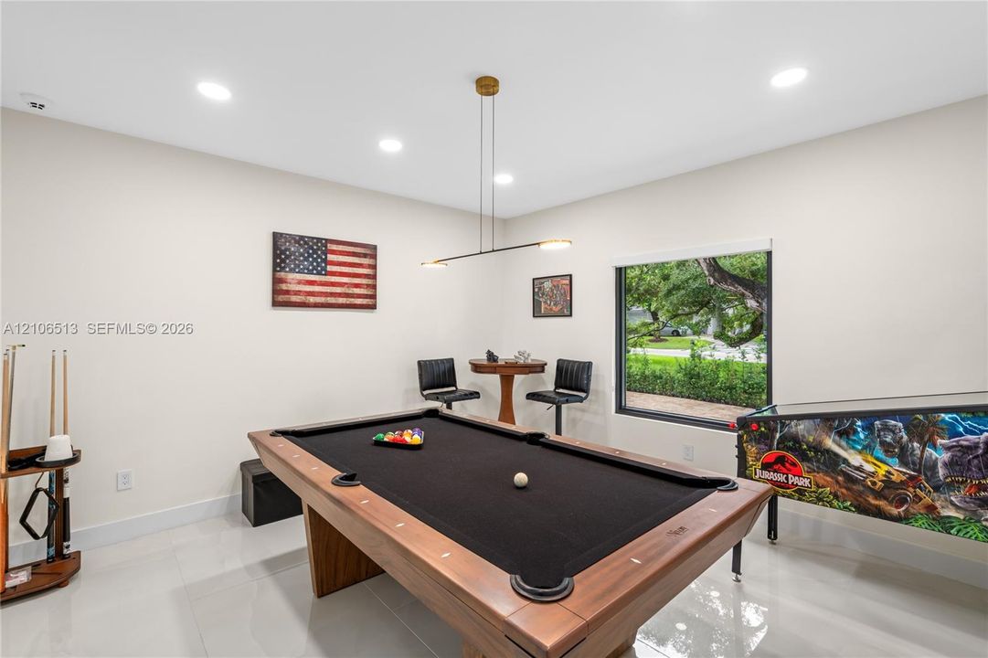For Sale: $4,550,000 (6 beds, 7 baths, 5991 Square Feet)