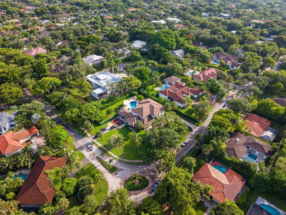 For Sale: $4,550,000 (6 beds, 7 baths, 5991 Square Feet)